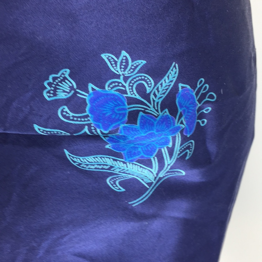 VTG Victoria’s Silk - Picture 3 of 10